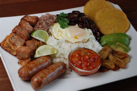   Bandeja Paisa 滿足你的味蕾，體驗濃郁的哥倫比亞風味！